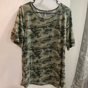 Medium camo top. Worn twice. In great condition with ruffled accent to sleeve